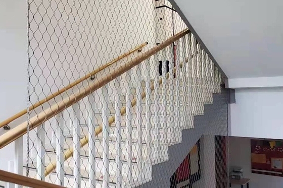 25mm*25mm Opening Knotted Steel Cable Netting As Staircase Fence