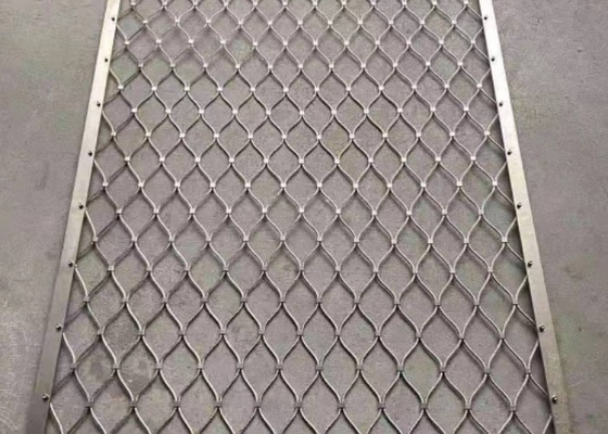 Tinggi Kekuatan 60 * 60mm Balustrade Mesh Oksidasi Balustrade Infill Panel Mesh