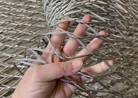 Tinggi Kekuatan 60 * 60mm Balustrade Mesh Oksidasi Balustrade Infill Panel Mesh