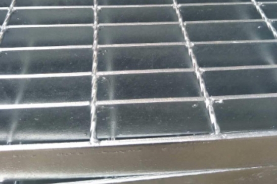 30*100 Galvanized Walkway Grating Q235 Q345 S275 Lantai Aluminium Grate