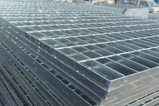 30x100mm Pitch Galvanized Steel Grating 6mm Crossbar Metal Grating