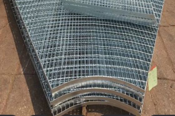 Prezzo buono Griglia galvanizzata serrata in acciaio al carbonio 25x3 Griglia a barre serrate in acciaio in linea