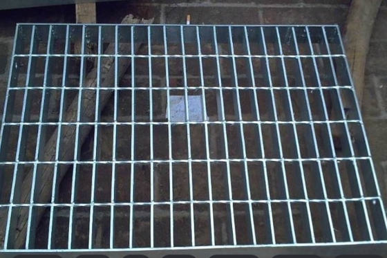 Customized Serrated Steel Grating Hot Dipped Galvanized Metal Bar Grating