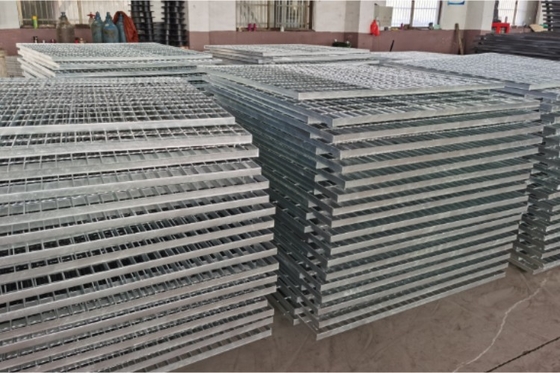 Q235 Serrated Grating Carbon Steel Bar Grating Sertifikasi ISO9001
