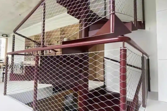 Red PVC Coated Zoo Aviary Netting 1.5mm Stainless Steel Ferrule Rope Mesh