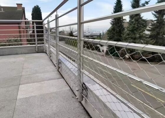 Dobra cena Siatka zabezpieczająca ze stali nierdzewnej 304 odporna na korozję do balustrad schodowych i zielonych ścian w Internecie